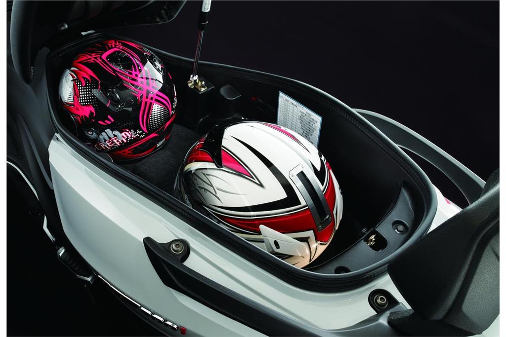 GTS 125 EFI SPORT EDITION COFFRE 2 CASQUES